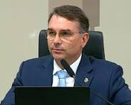 Flávio Bolsonaro promete indicar ministros do STF contra aborto e drogas