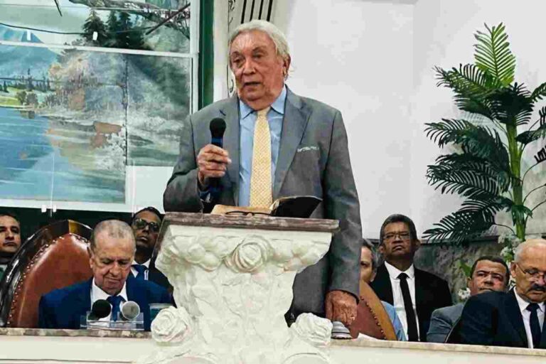 “Na internet tem muita porcaria”, dispara pastor